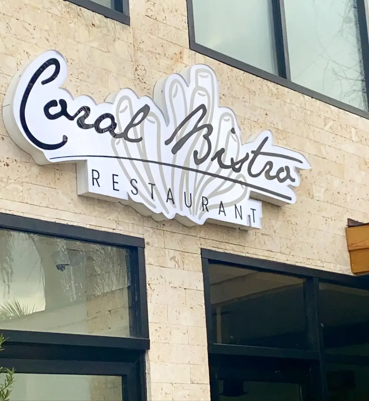 Fachadas, Letreros, Vallas y Monolitos - 1